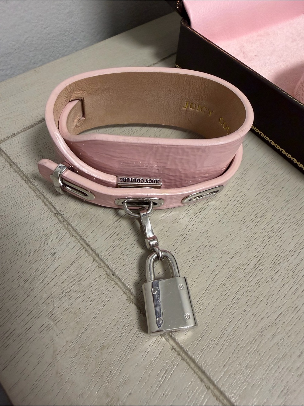 Juicy Couture Pink Patent Leather Choker Collar Cuff Padlock Bracelet in box Y2K - Picture 3 of 9